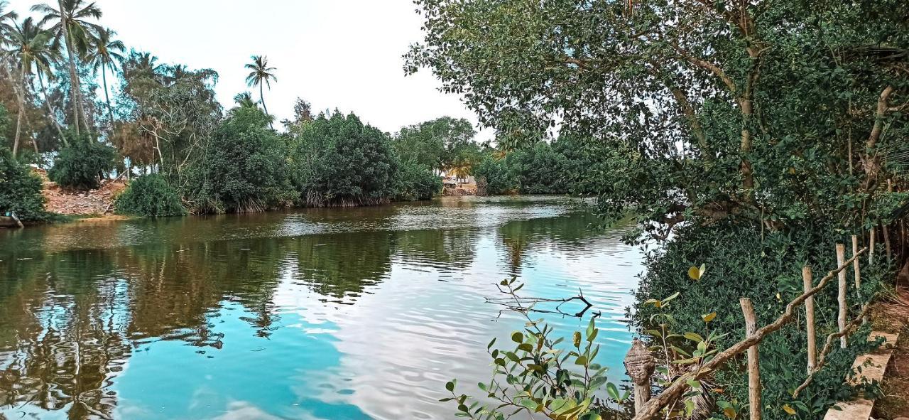 Lagoon Paradise Beach Resort Тангалла Экстерьер фото