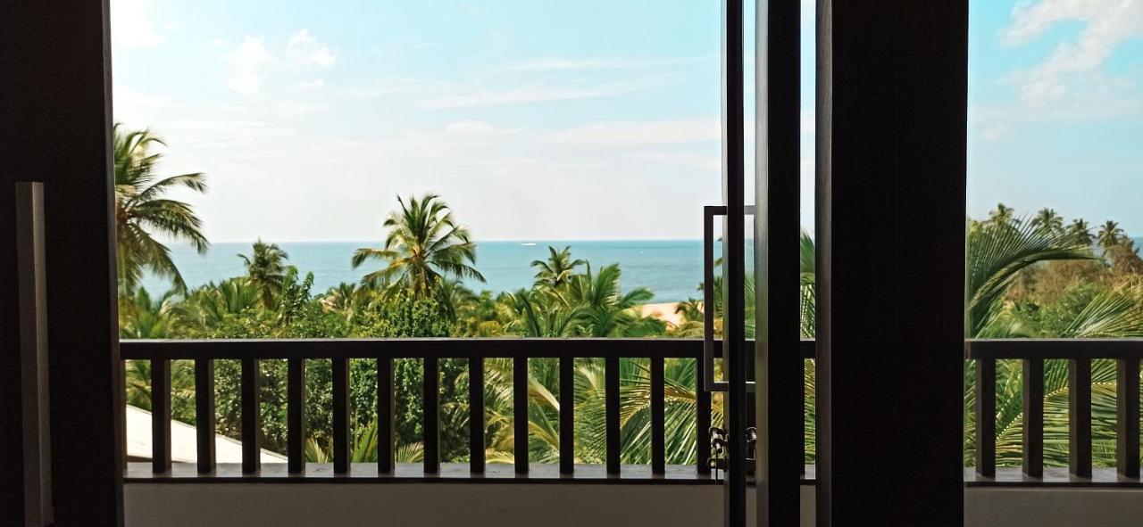 Lagoon Paradise Beach Resort Тангалла Экстерьер фото