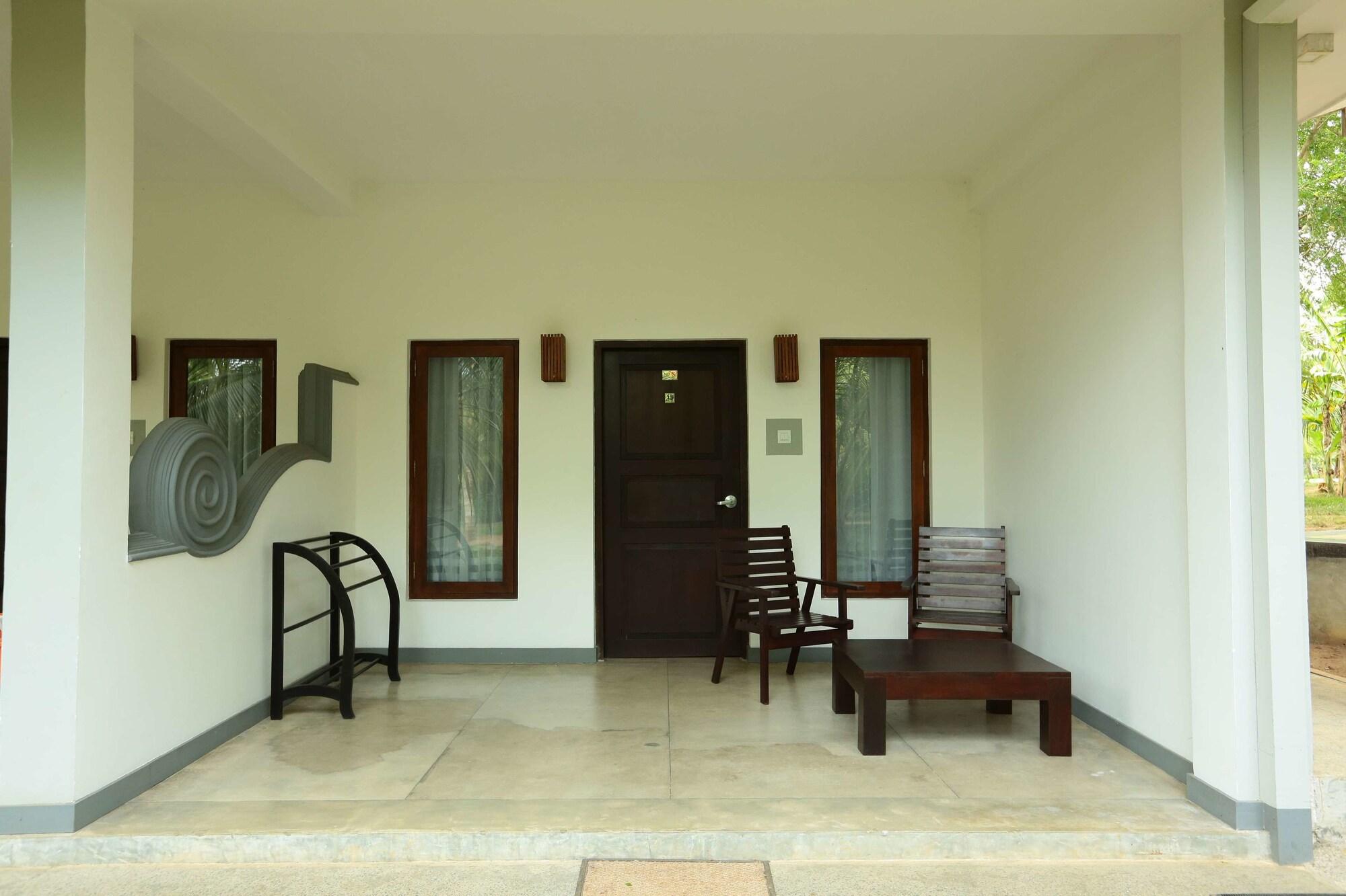 Lagoon Paradise Beach Resort Тангалла Экстерьер фото