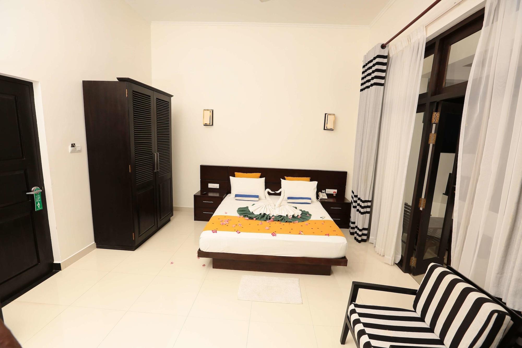 Lagoon Paradise Beach Resort Тангалла Экстерьер фото
