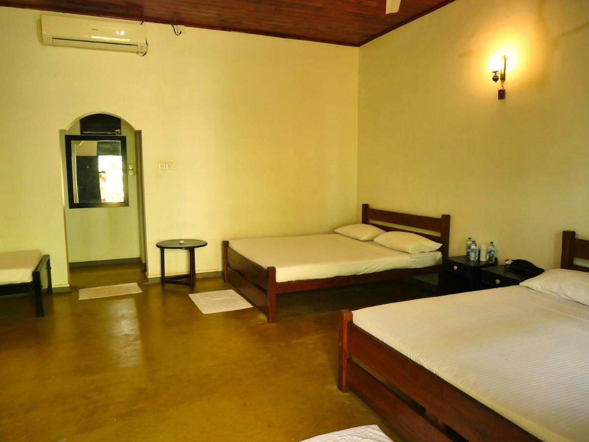 Lagoon Paradise Beach Resort Тангалла Экстерьер фото